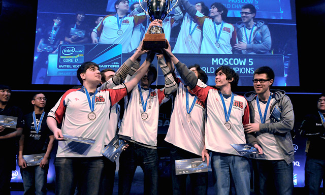 这可能是电子竞技历史上最优秀的选手！ — Thorin, HeavyGod 和 GeT_RiGhT 对 Donk 感到兴奋。