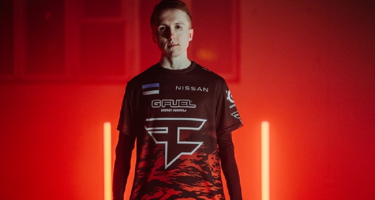 Crisp：第一局大龙团Daeny认为我们应该拿大龙 不应该去打人