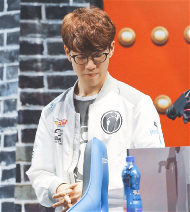 TheShy 转发了 Invictus Gaming 重组消息：太棒了