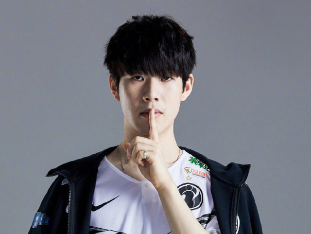 deokdam ：在今天比赛之前，我从来都没有赢过Ruler选手，今天赢下了比赛非常开心