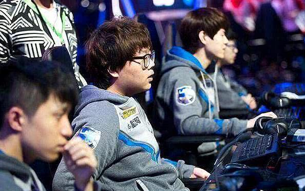 英雄联盟LOL中韩友谊赛，iG直接对阵T1？